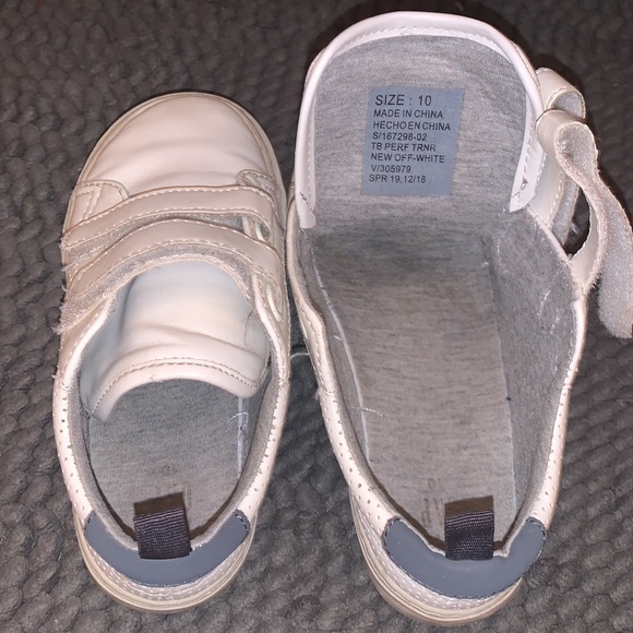 Boys velcro shoes from Gap! - Picture 6 of 8